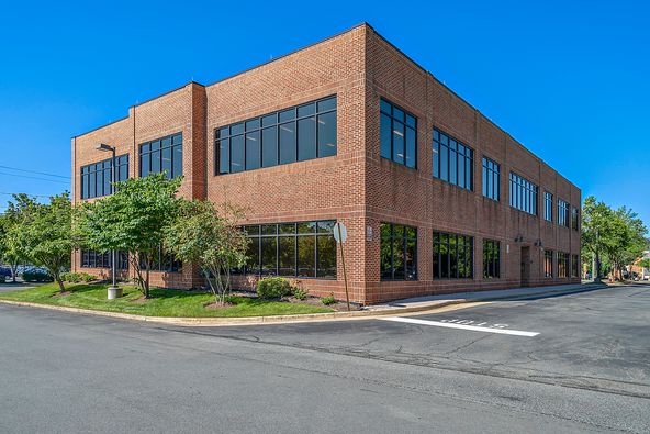 106 Catoctin Cir SE, Leesburg, VA 20175